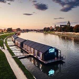 New Port - Floating Rooms On The River